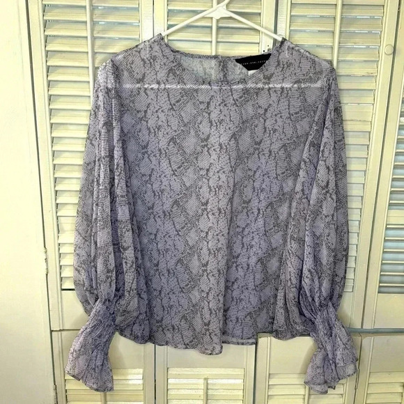 Lavender snake print sheer top - Picture 4 of 6